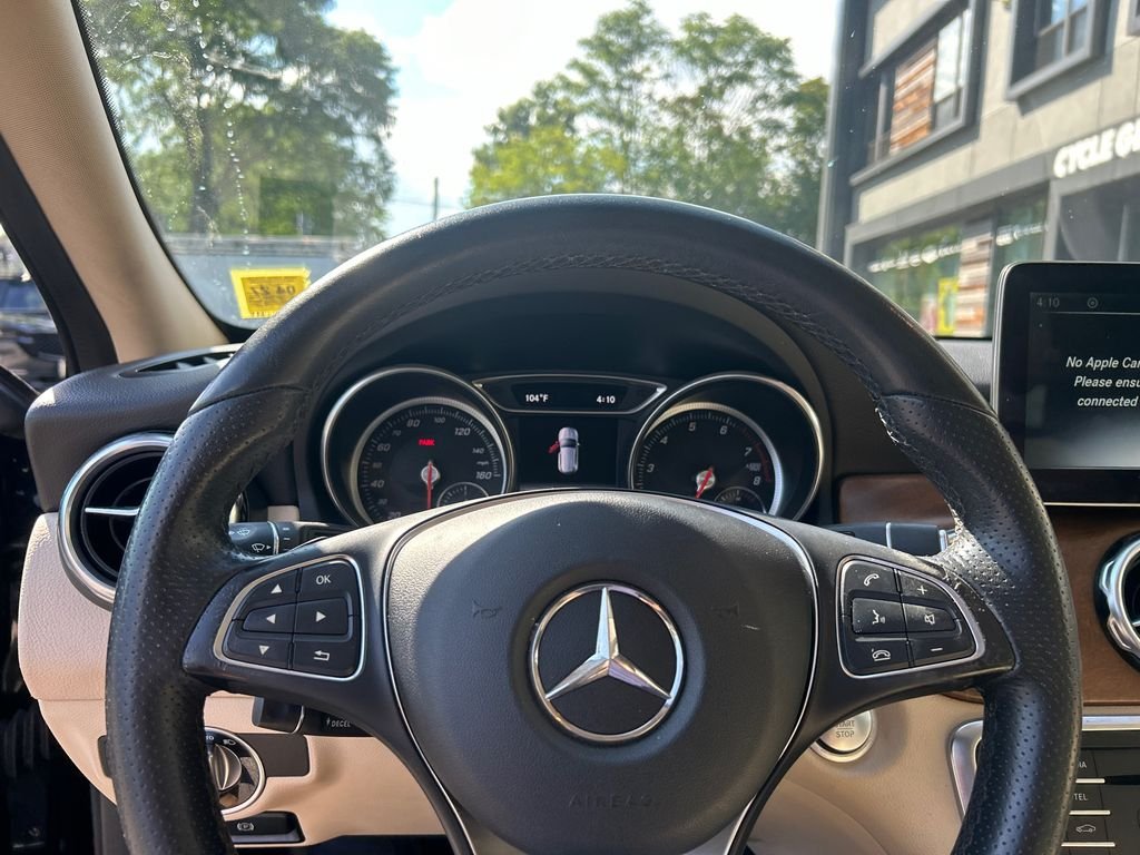 Used 2018 Black Mercedes-Benz GLA 250 image 11