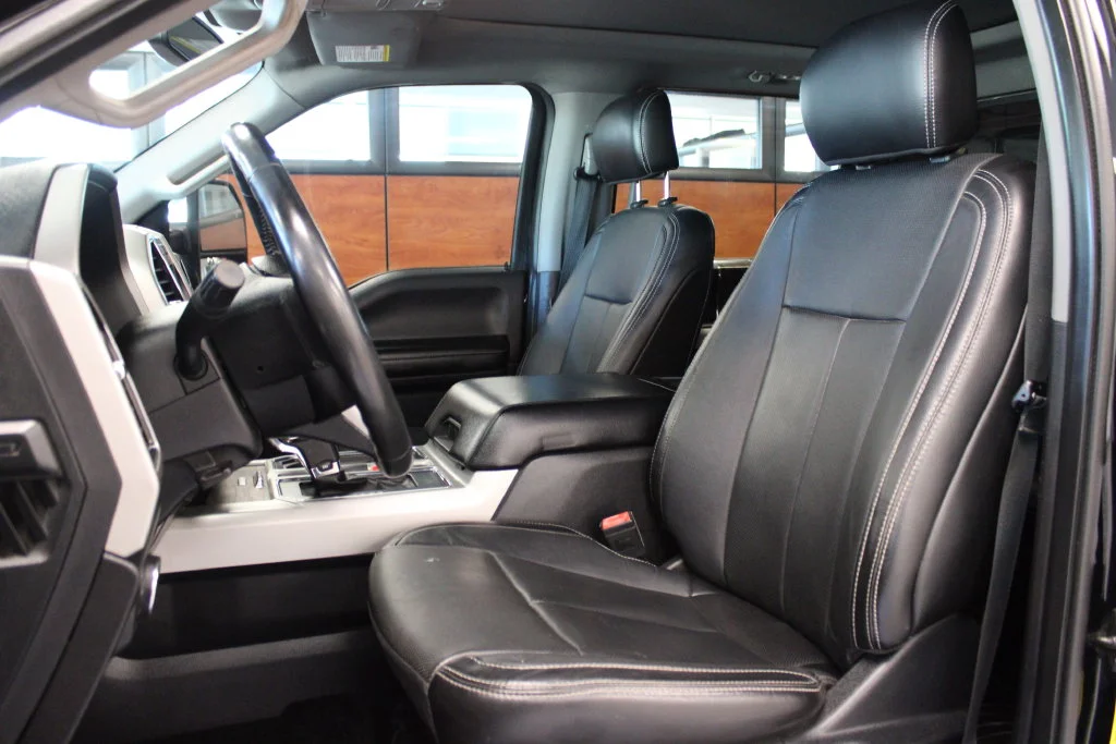 Used 2018 Shadow Black Ford Lariat image 19
