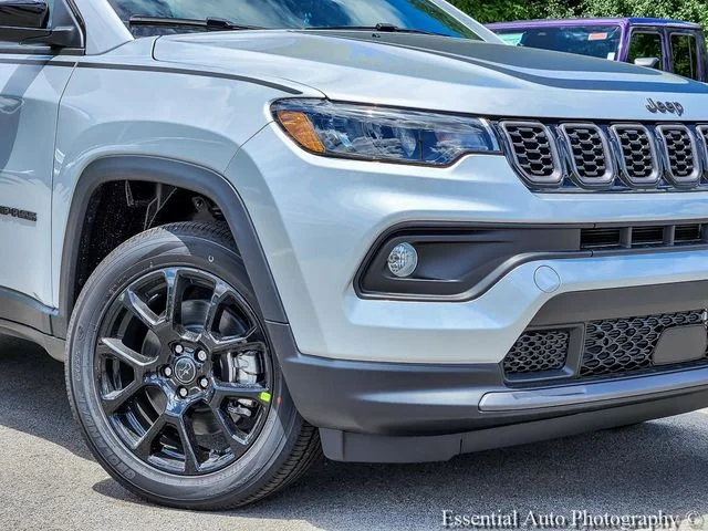 New 2026 Silver Zynith Metallic Clear-Coat Exterior Paint Jeep Latitude image 3