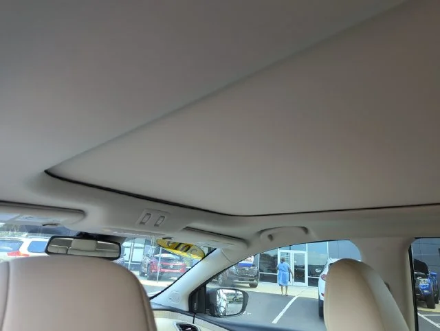 Used 2019 Brown Nissan SL image 31
