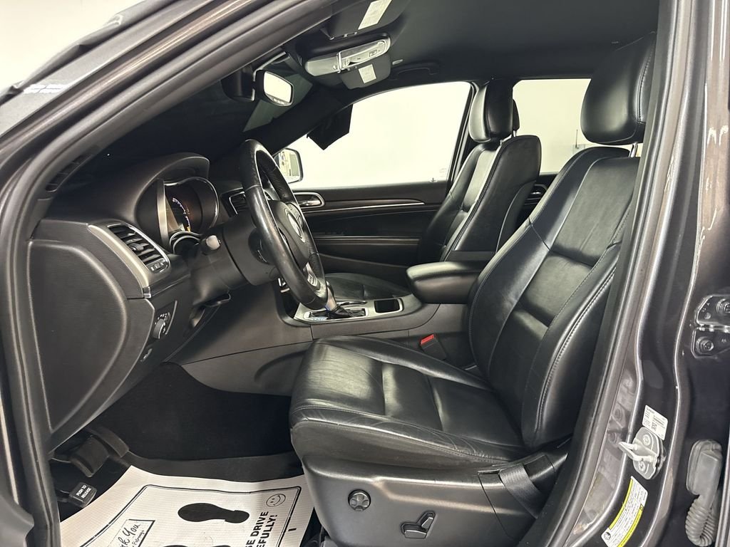 Used 2019 Crystal Metallic Jeep Limited image 12