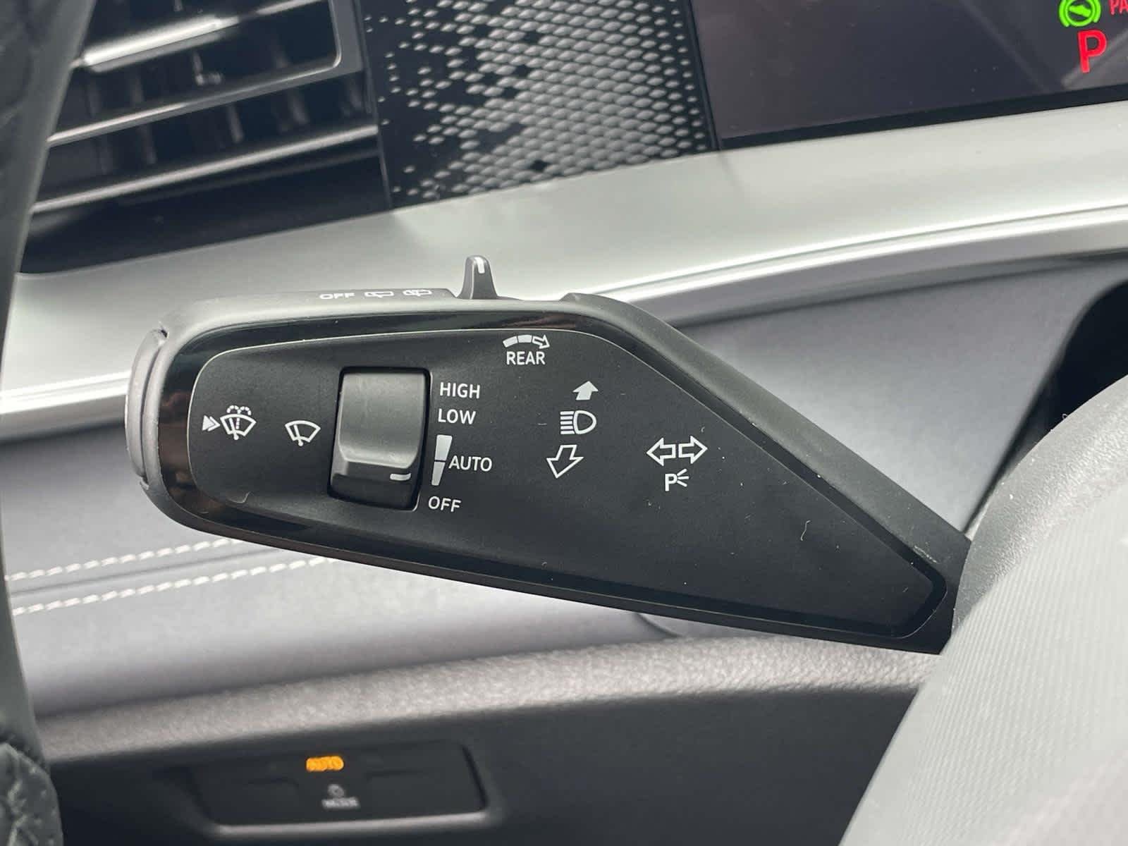 New 2026 0P0P/White Volkswagen SE R-Line Black image 31