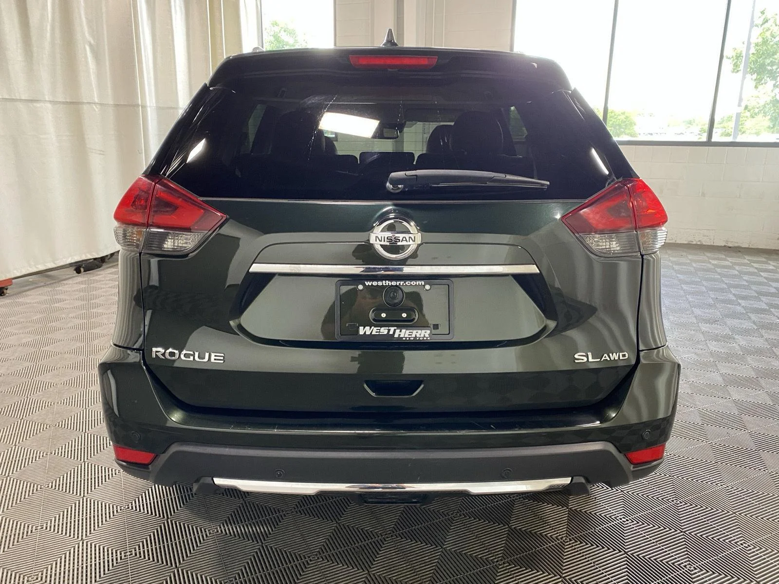 Used 2020 Midnight Pine Metallic Nissan SL image 6