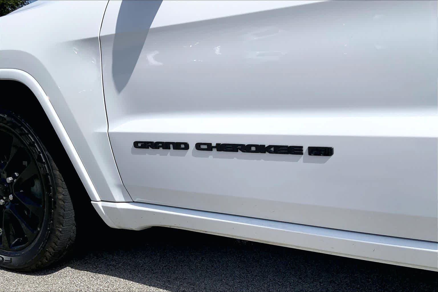 Certified Used 2022 Bright White Clearcoat Jeep Laredo X image 10