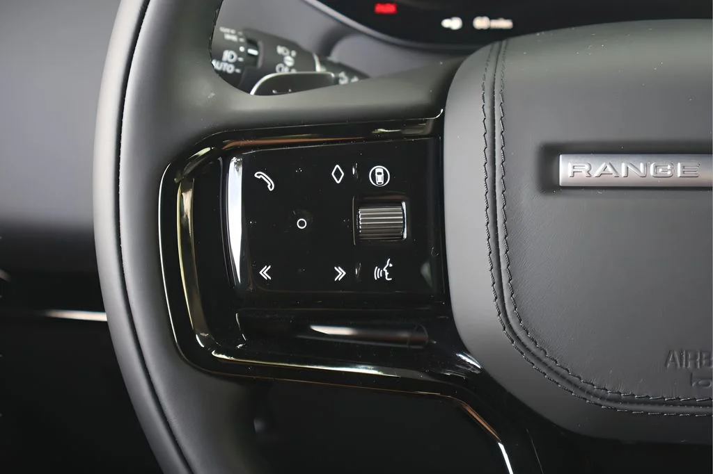 New 2026 Charente Grey Land Rover Dynamic SE image 19