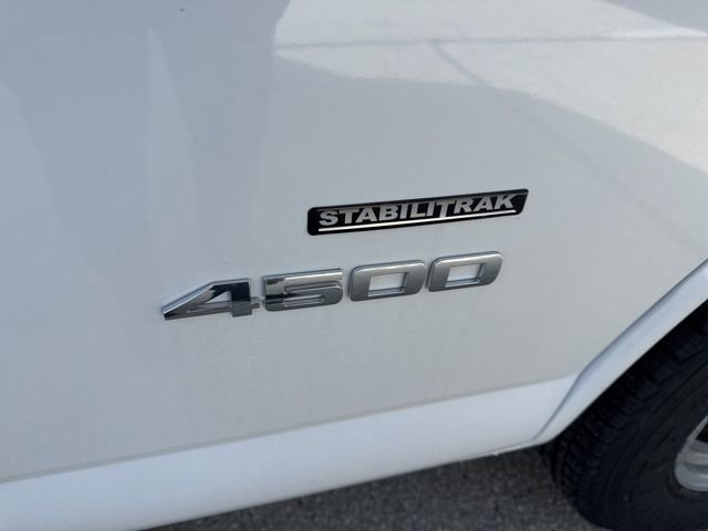 New 2025 Summit White Chevrolet 2WT image 7
