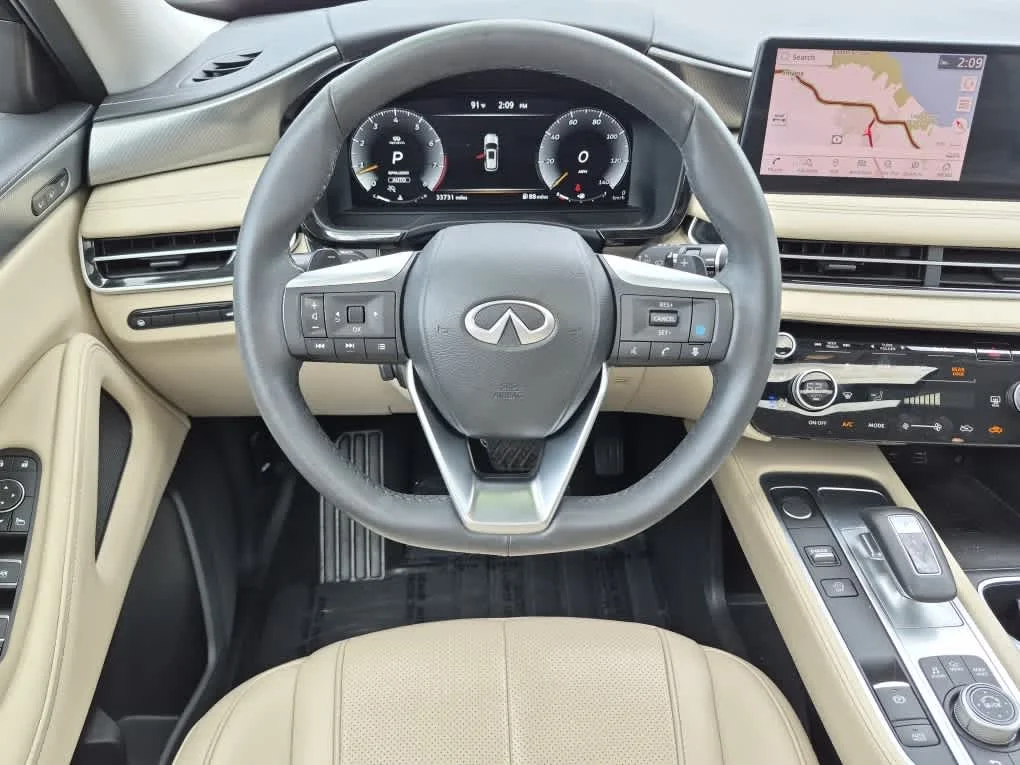 Used 2023 Majestic White INFINITI LUXE image 10