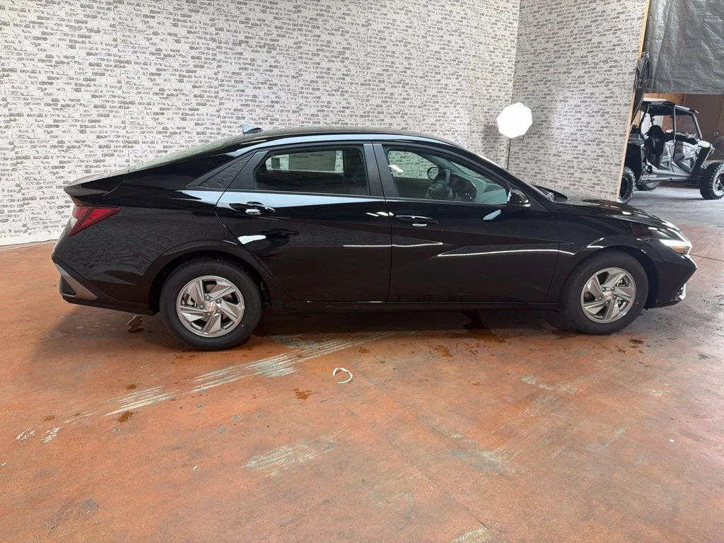 New 2026 Abyss Black Hyundai SE image 8