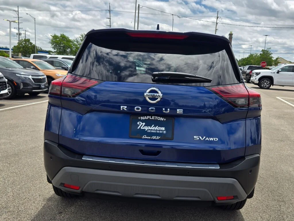 Used 2021 Blue Nissan SV image 12