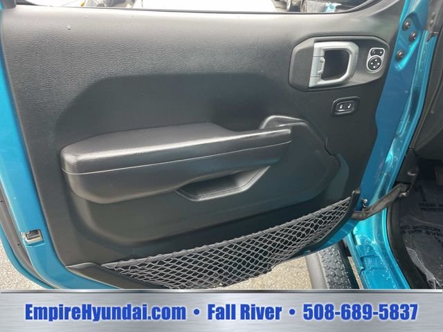 Used 2019 Bikini Pearlcoat Jeep Unlimited Sport S image 17