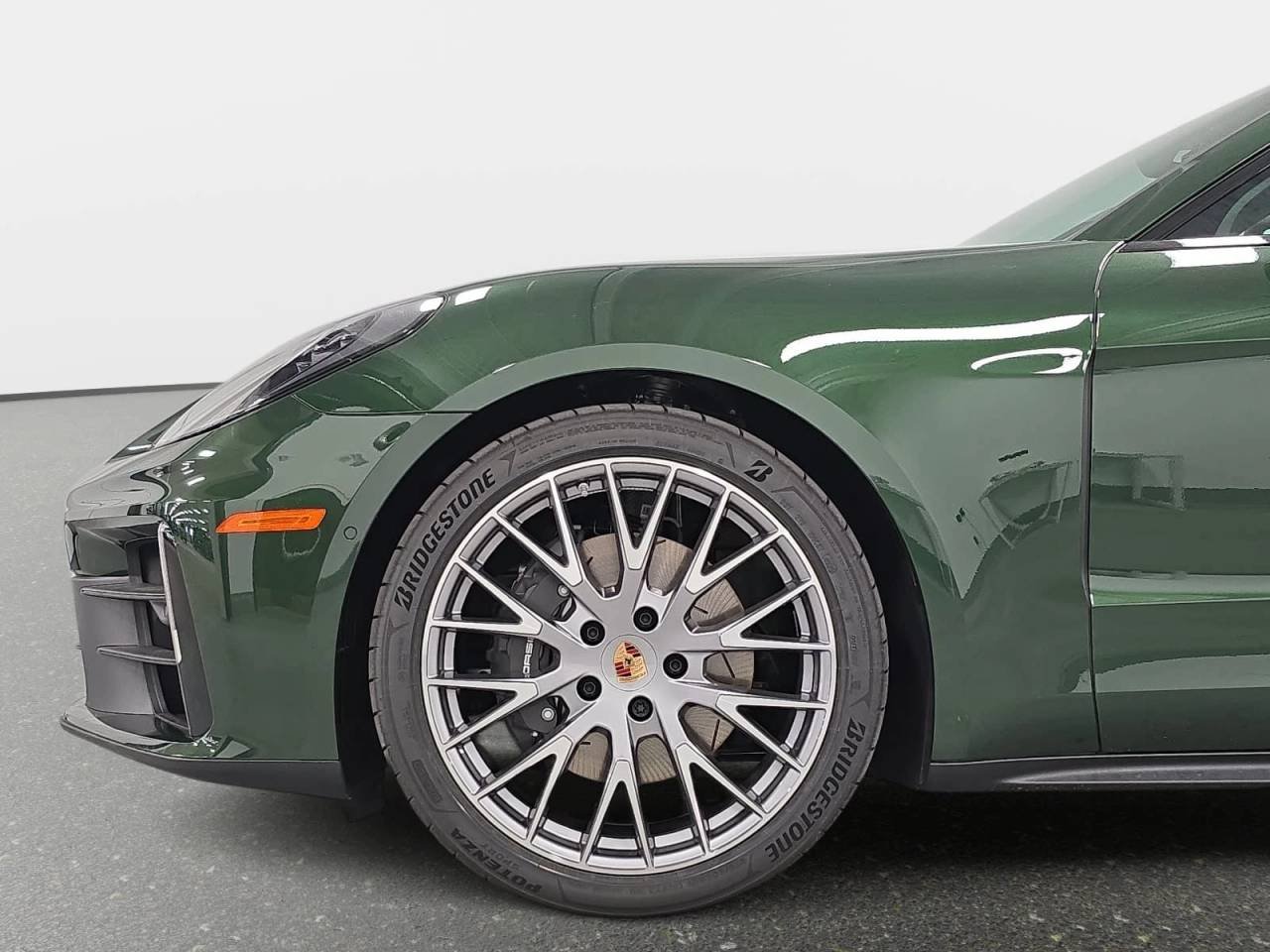 New 2026 Oak Green Metallic Neo Porsche  image 10
