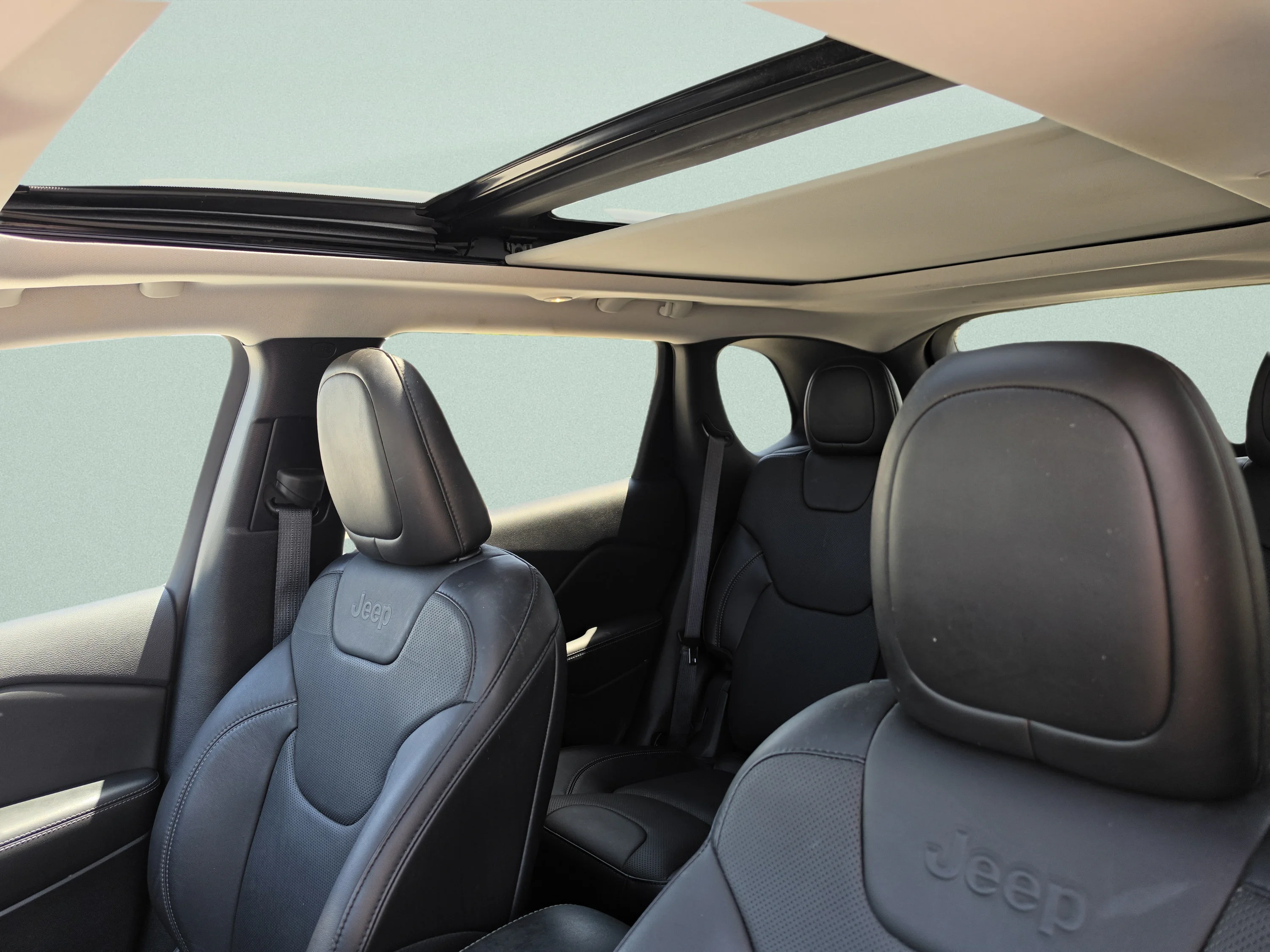 Used 2021 Diamond Black Crystal Pearlcoat Jeep Limited image 24
