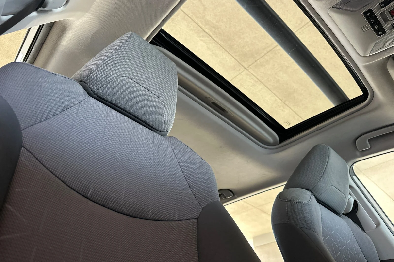 Used 2019 Silver Toyota XLE image 17