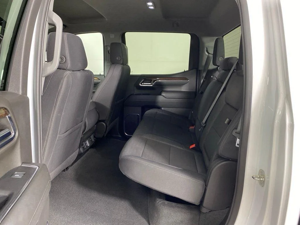 Used 2024 Summit White GMC Elevation image 9