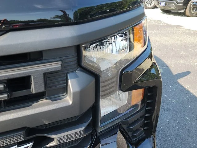 Used 2023 Black Chevrolet Custom image 9