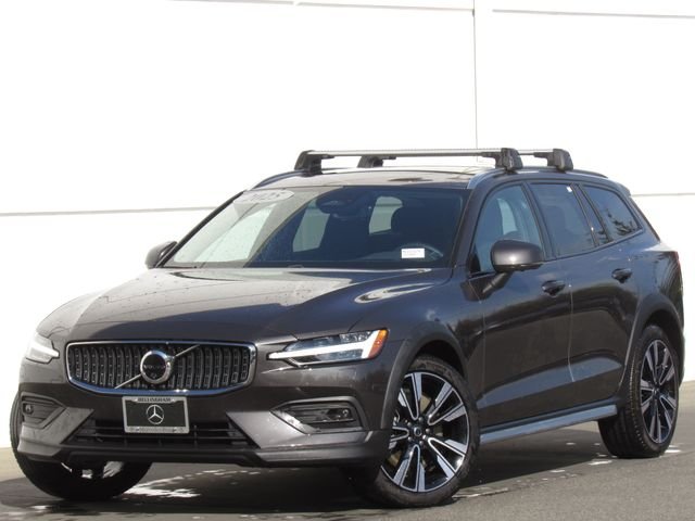 2025 Volvo V60 Cross Country B5 Ultra AWD's photo