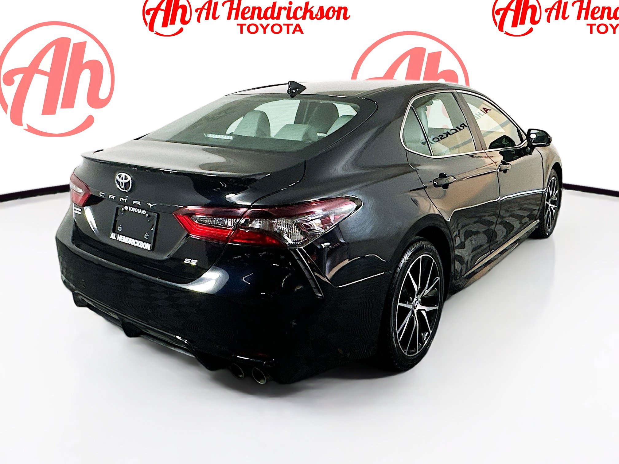 Used 2022 Midnight Black Metallic Toyota SE image 3
