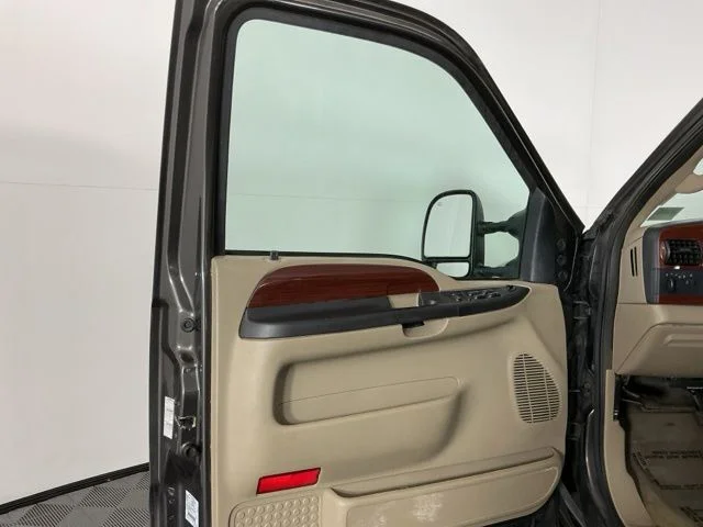 Used 2005 Dark Shadow Gray Clearcoat Metallic Ford Lariat image 9