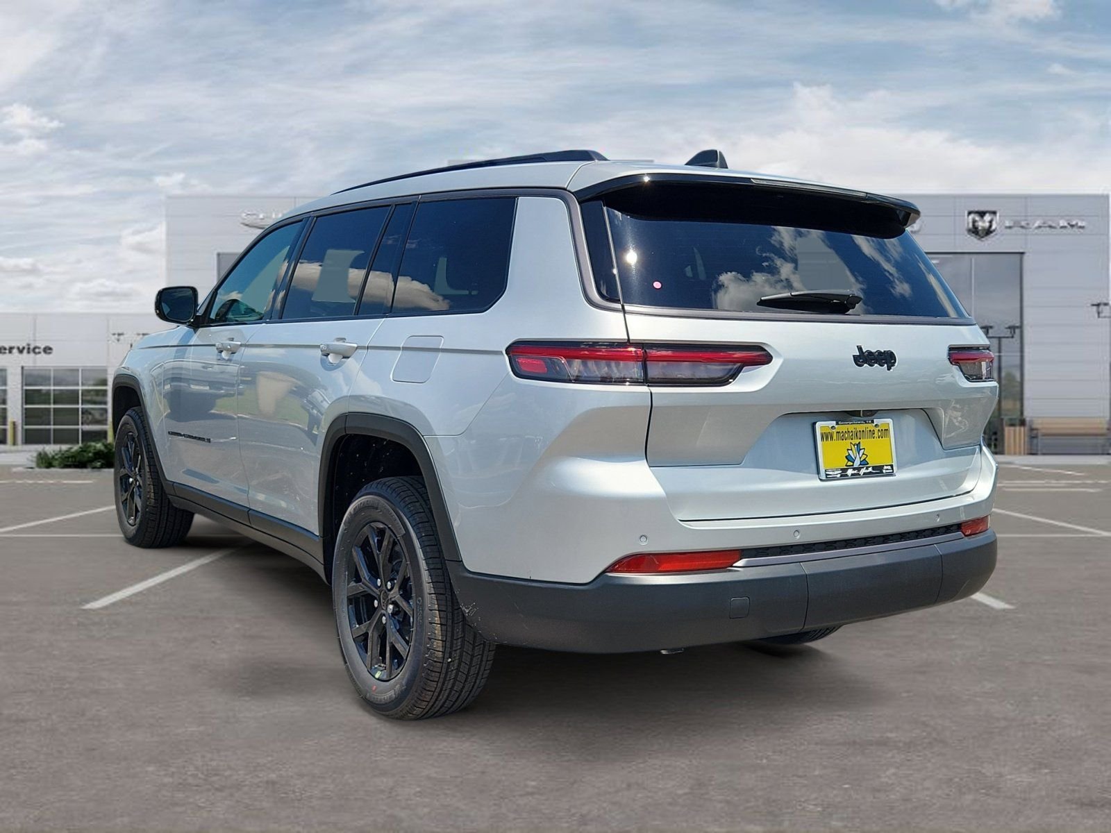 New 2026 Silver Zynith Exterior Paint Jeep Laredo image 3