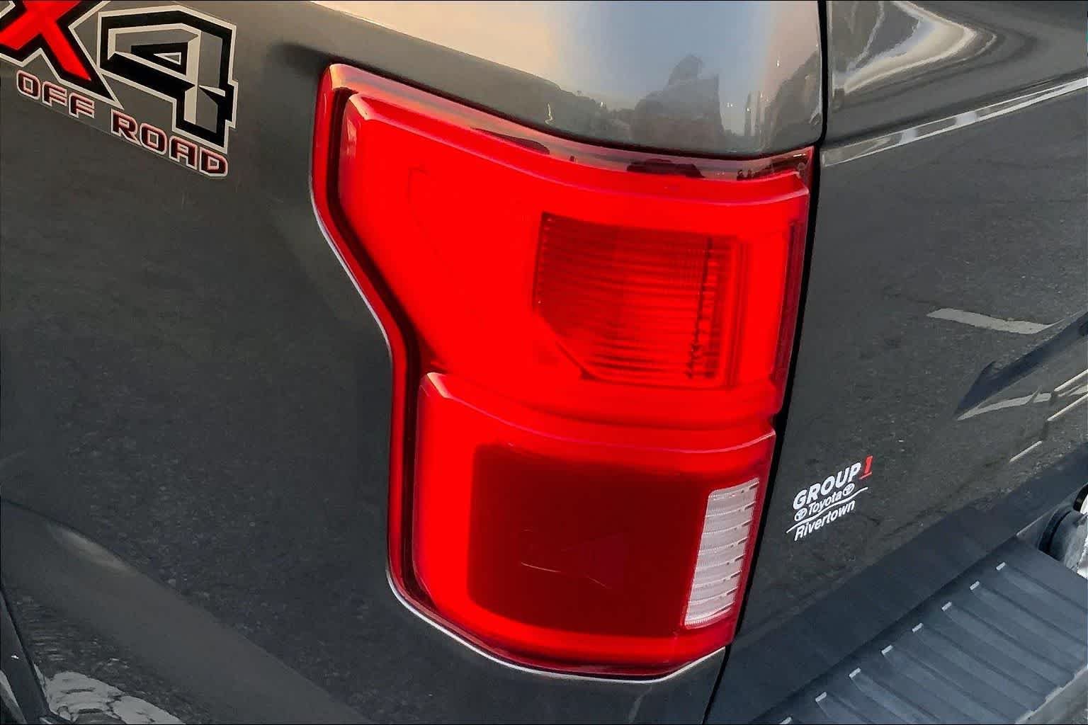 Used 2018 Magnetic Ford LARIAT image 27