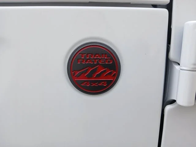 New 2026 Bright White Clear-Coat Exterior Paint Jeep Rubicon image 10