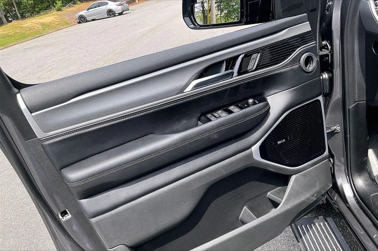New 2026 Baltic-Gray Metallic Clear-Coat Exterior Paint Jeep Limited Altitude image 29