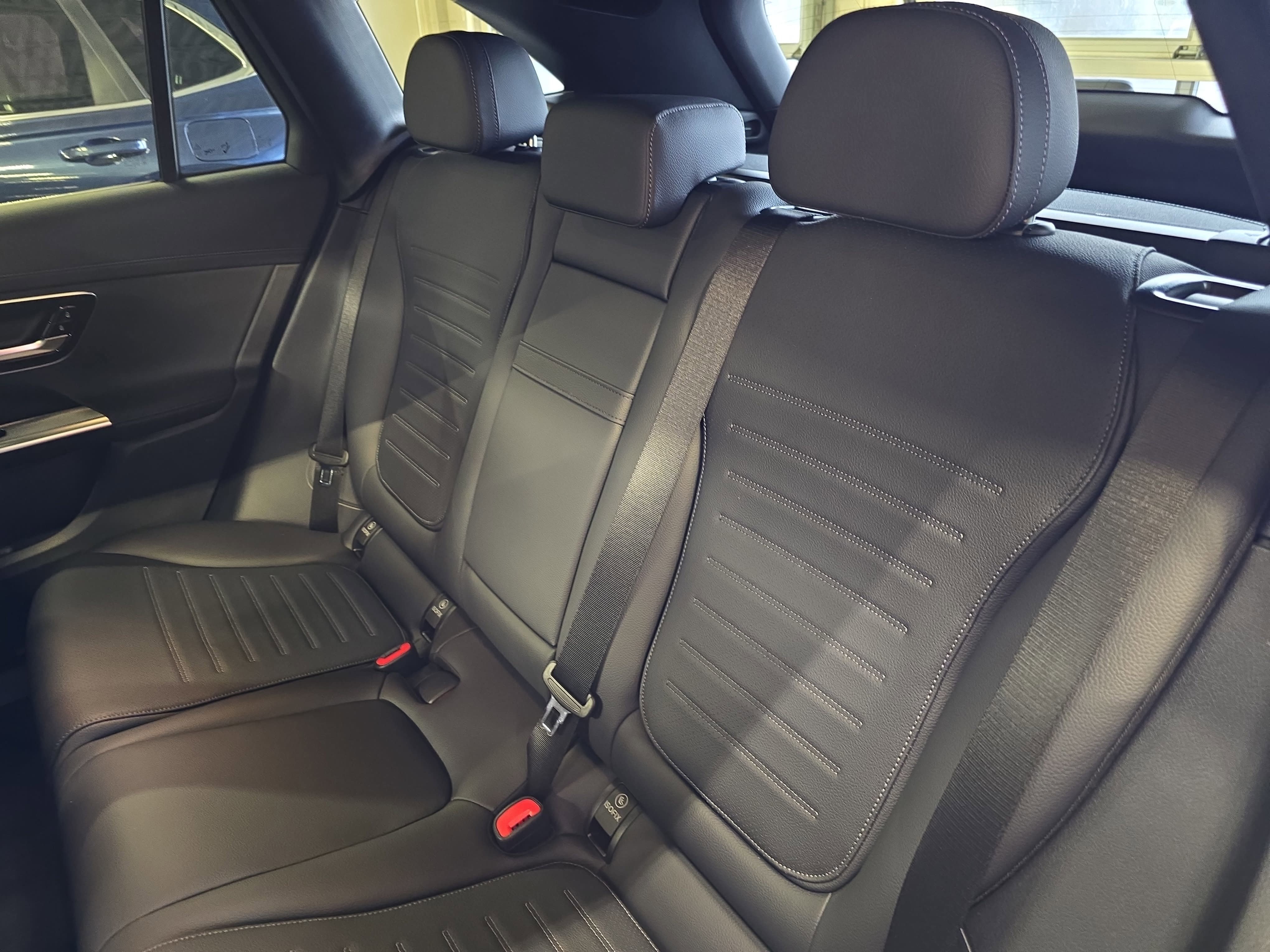 New 2026 Graphite Grey Metallic Mercedes-Benz GLC300 image 15