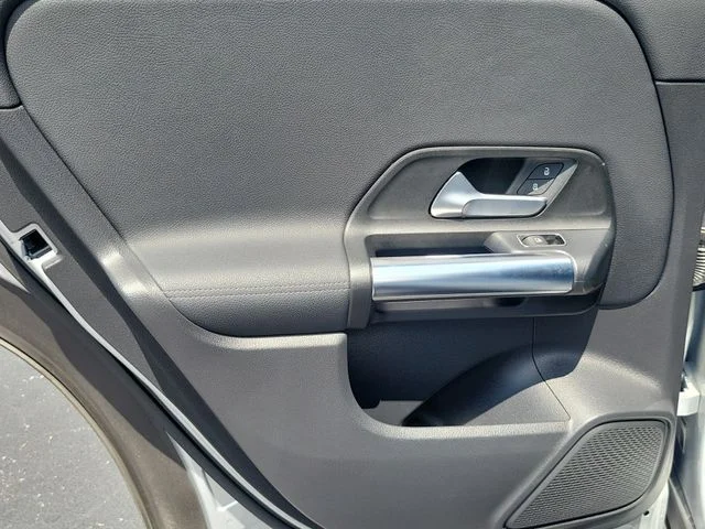 Used 2021 Silver Mercedes-Benz GLA 250 image 10