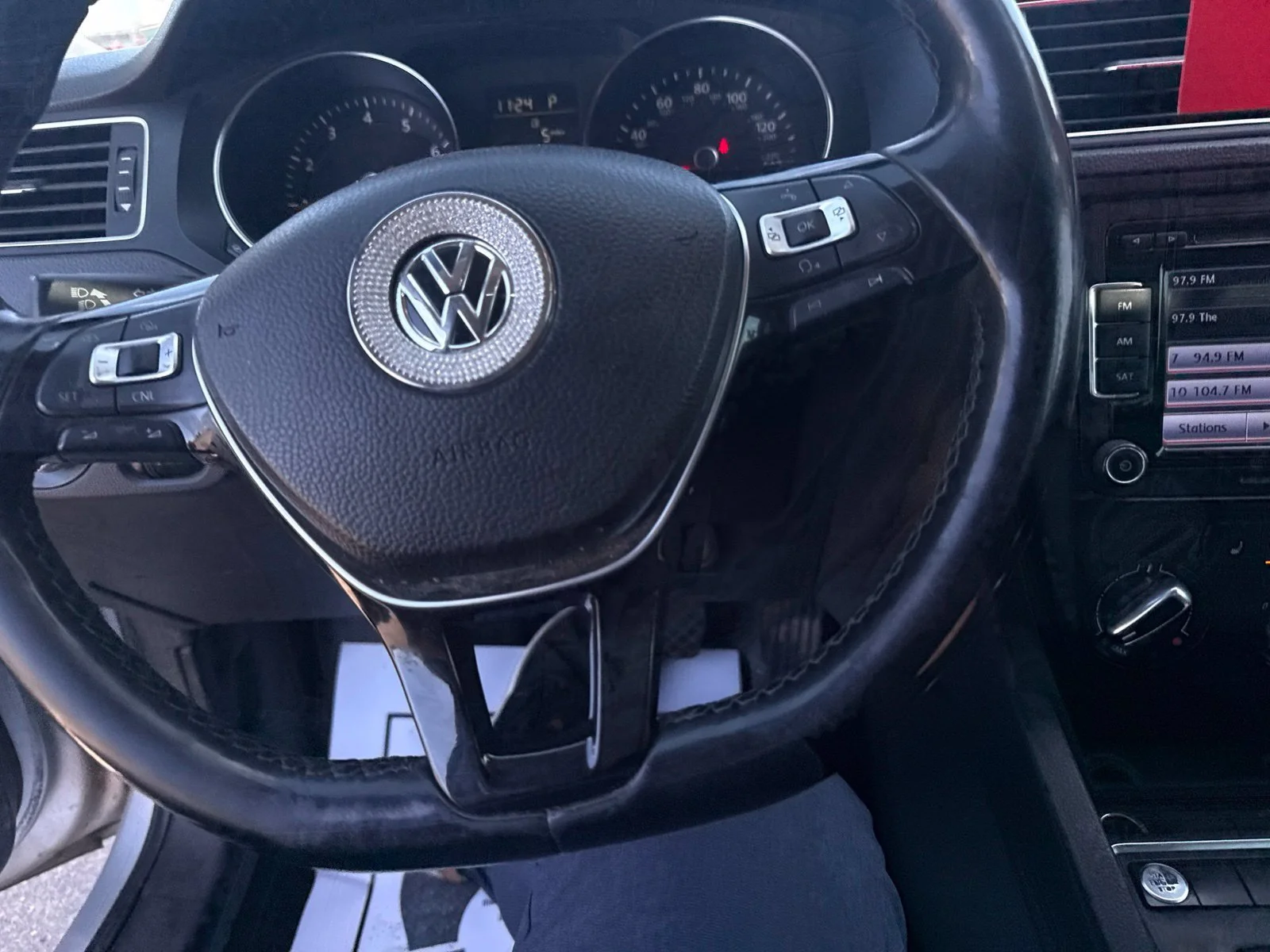 Used 2015  Volkswagen 1.8T SE image 16