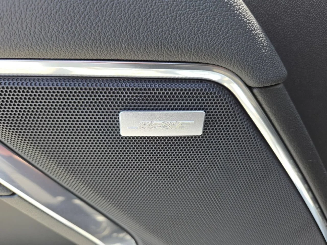 New 2026 Sterling Metallic GMC Elevation image 12