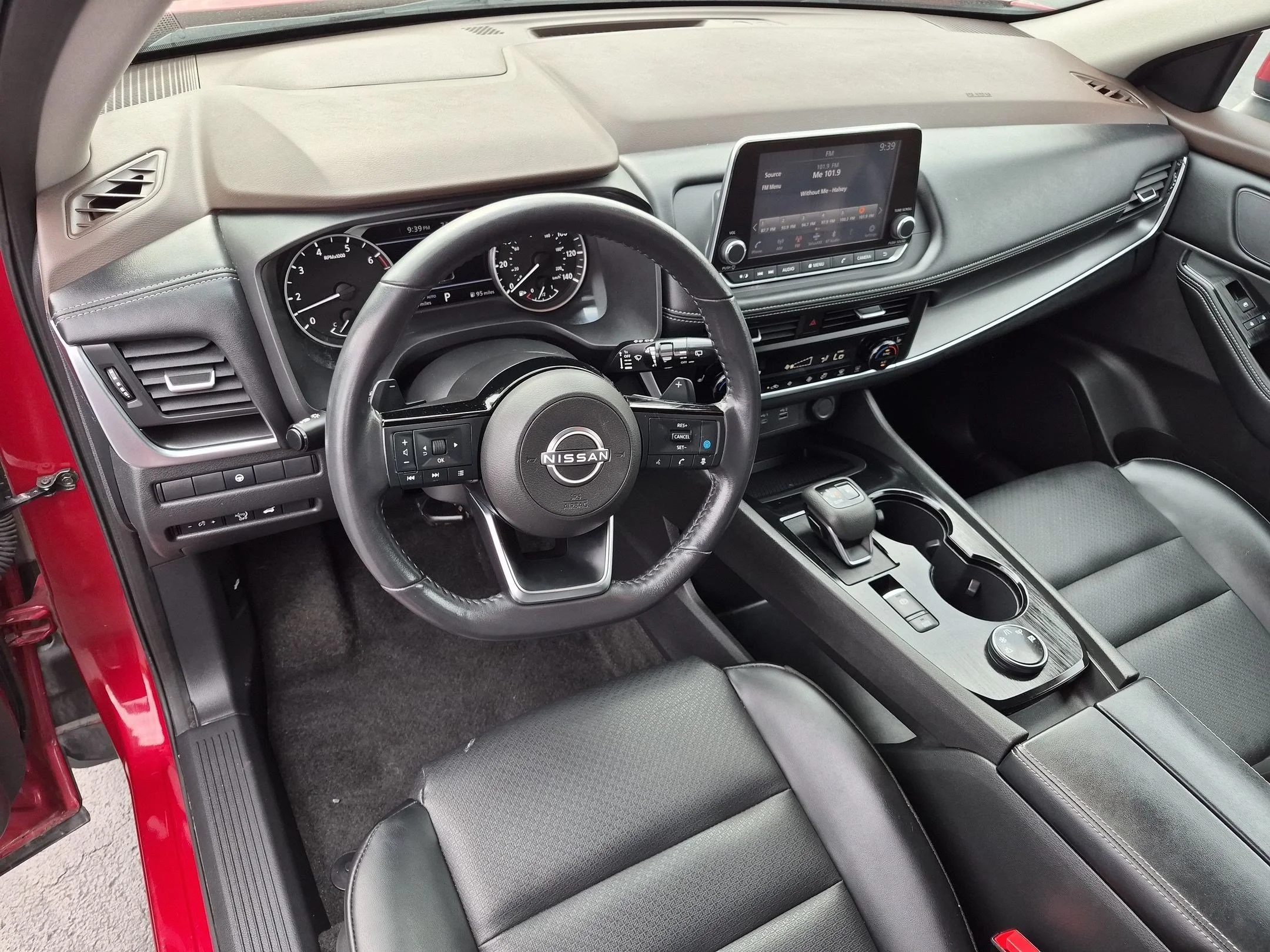 Used 2023 Scarlet Ember Tintcoat Nissan SV image 10