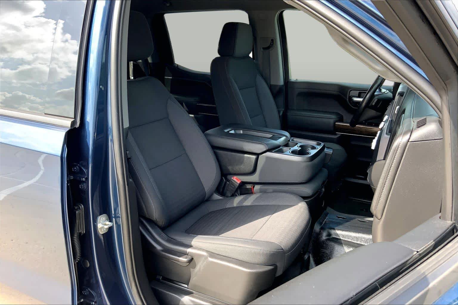 Used 2021 Pacific Blue Metallic GMC Elevation image 9