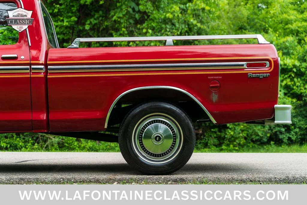 Used 1975 Red Ford  image 20