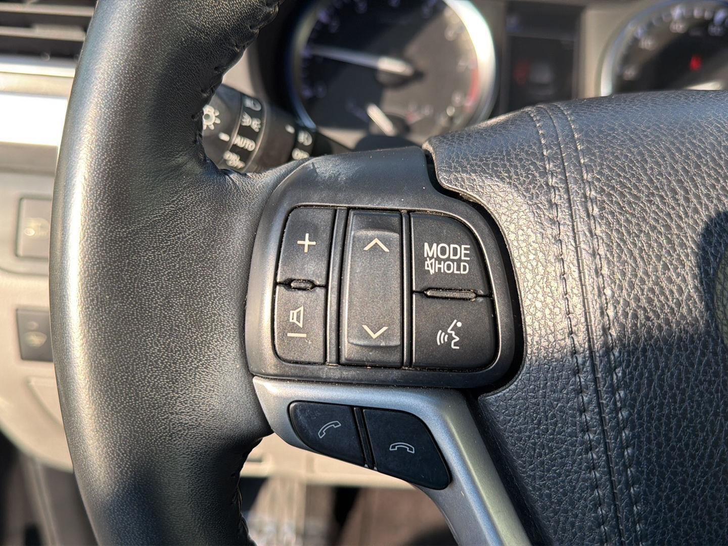 Used 2017 Midnight Black Metallic Toyota XLE image 21