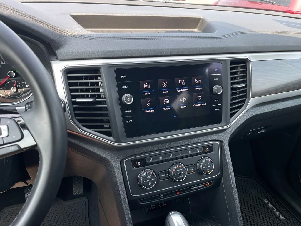 Used 2019 Pacific Blue Metallic Volkswagen 3.6L V6 SE image 9