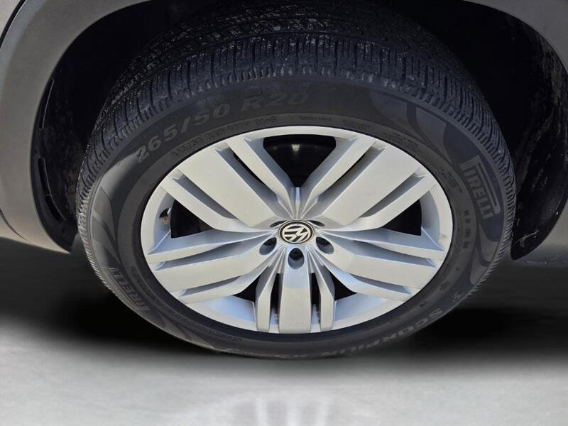 Used 2019 Reflex Silver Metallic Volkswagen 3.6L V6 SE W/TECHNOLOGY FWD image 9