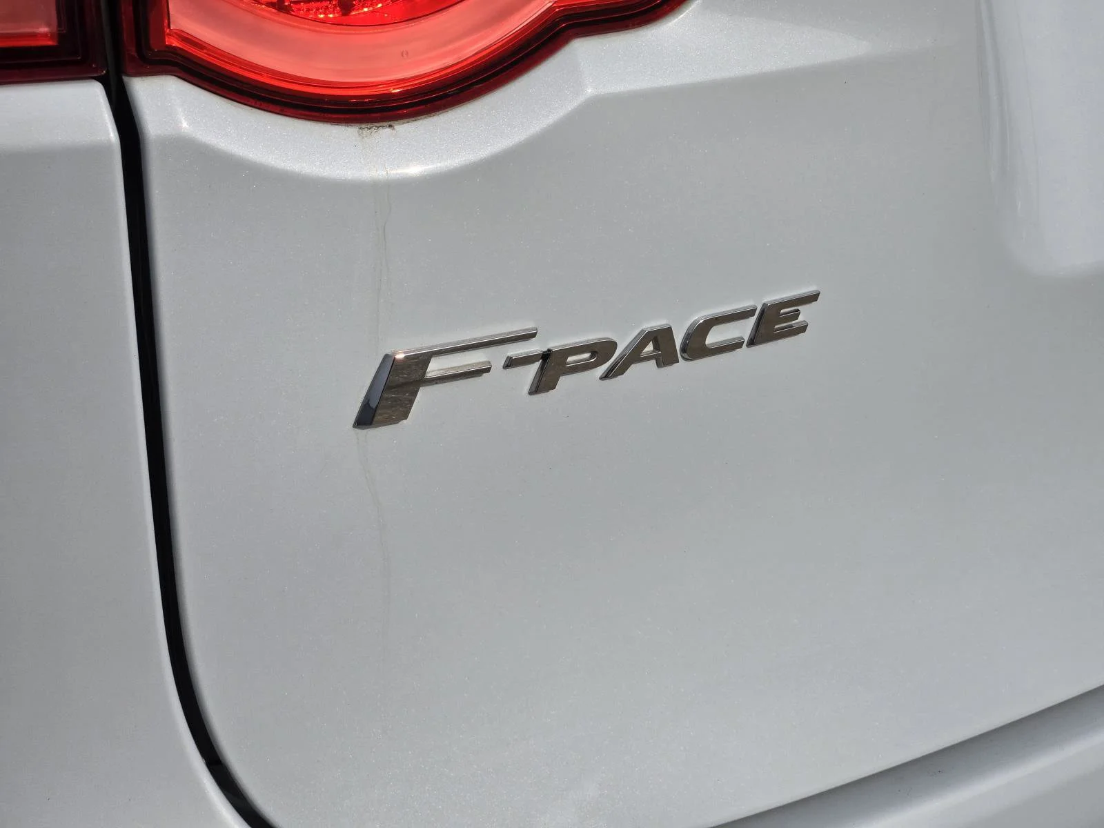 Used 2020 Fuji White Jaguar 25t R-Sport image 8