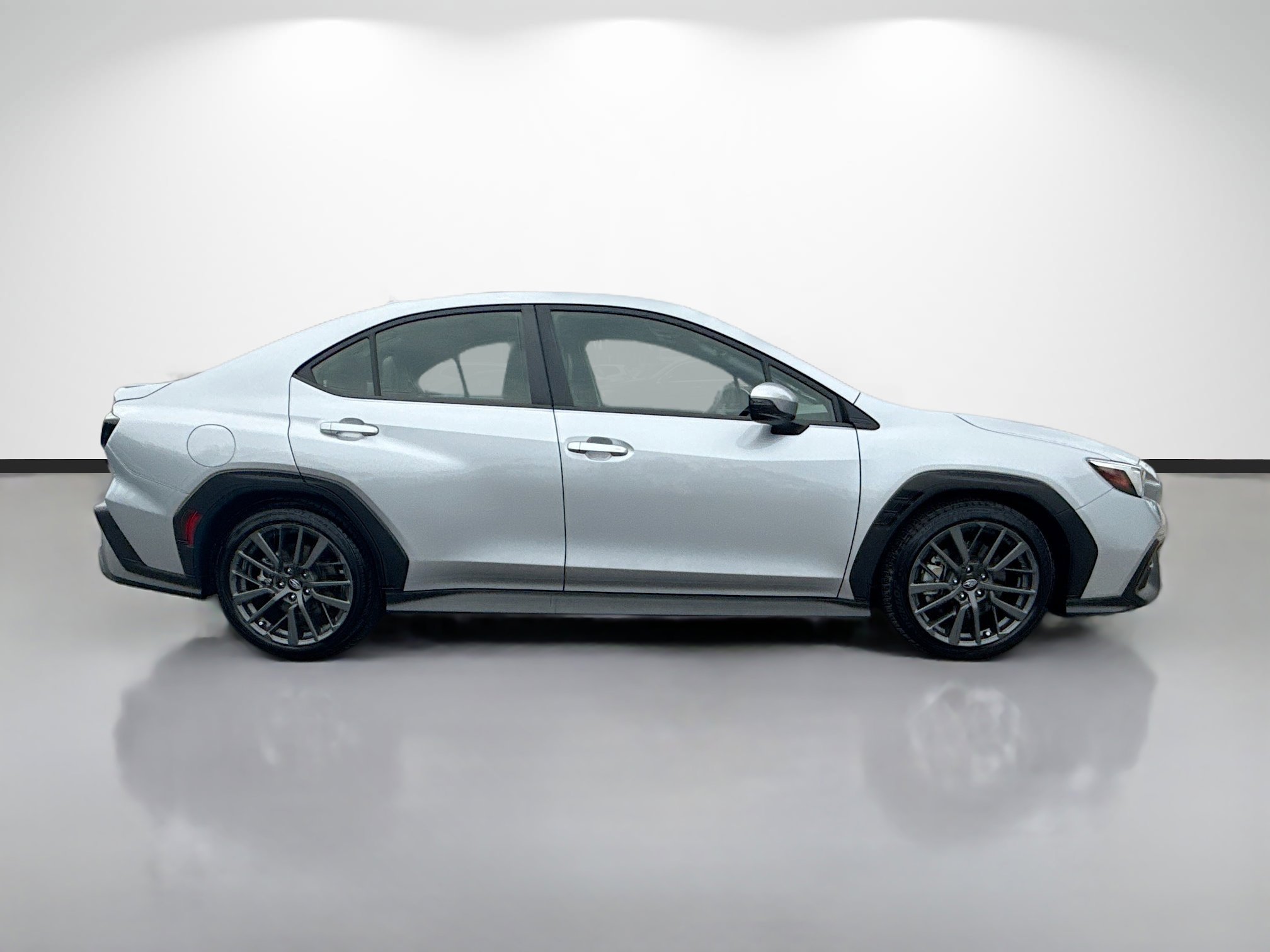 Certified Used 2022 Ice Silver Metallic Subaru GT image 2