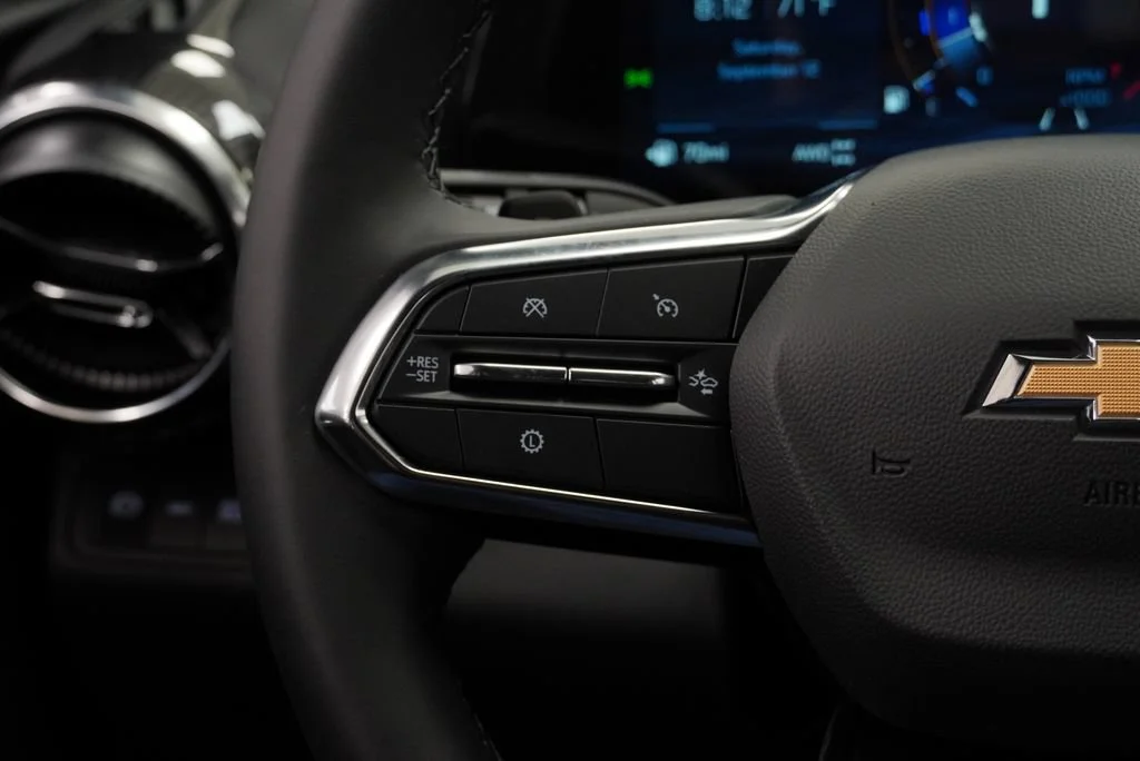 New 2027 Summit White Chevrolet LT image 20
