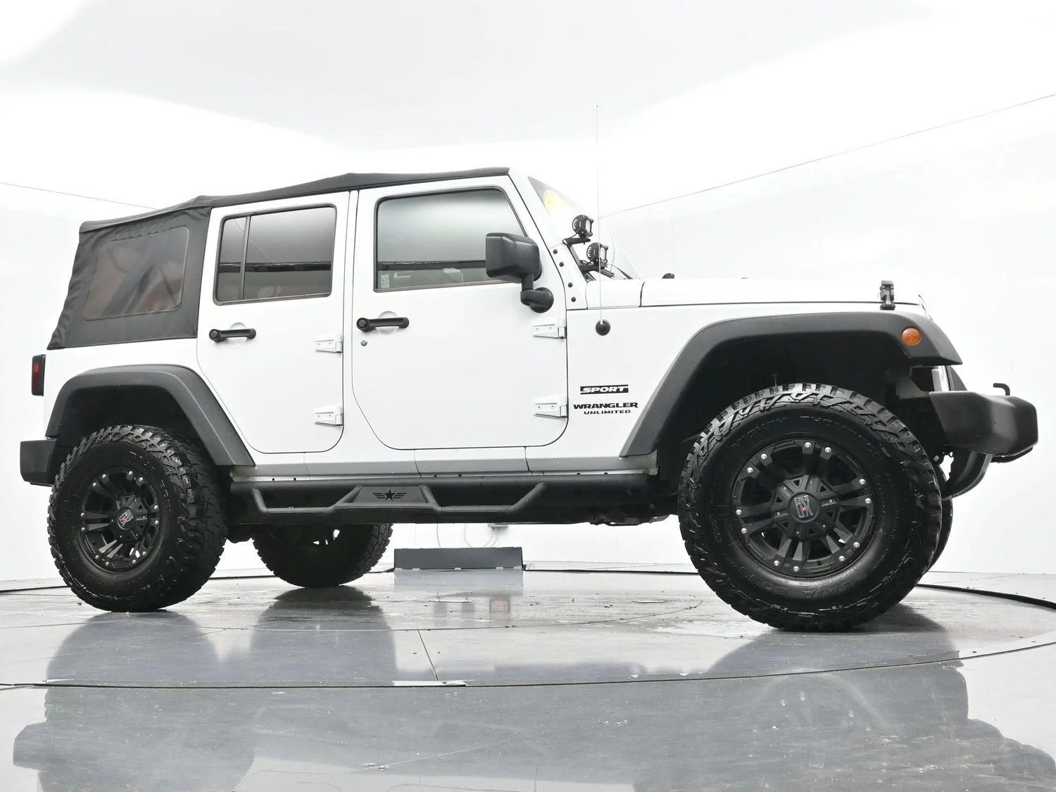 Used 2017 Bright White Clearcoat Jeep Sport image 40