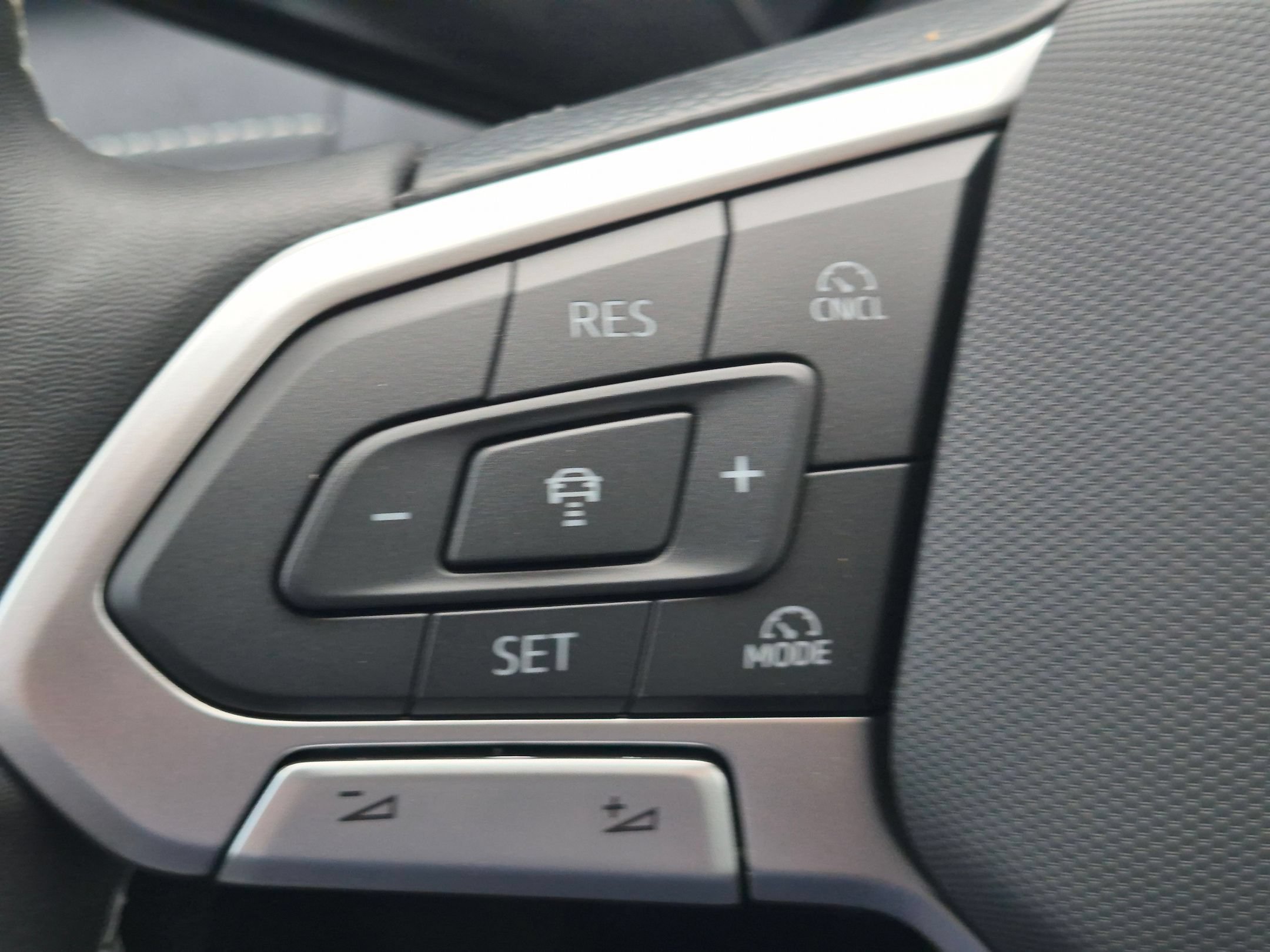 New 2026 Monterey Blue Pearl Volkswagen SE image 17