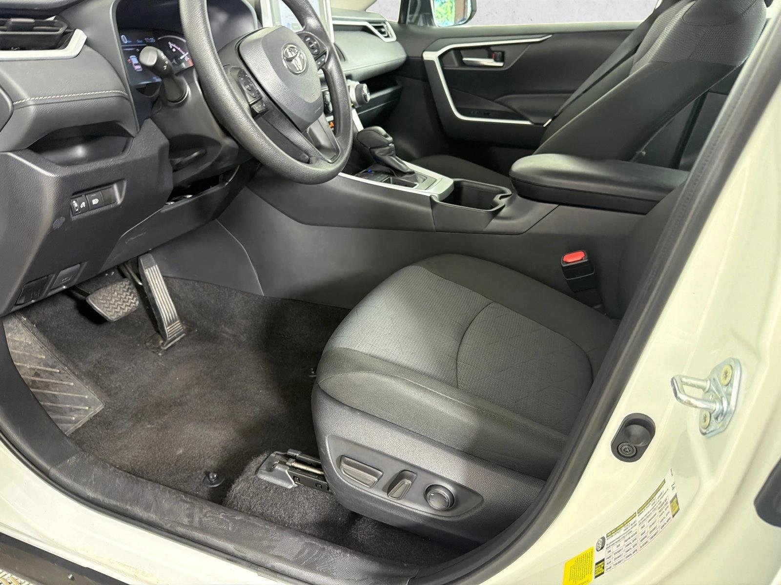 Used 2025 Ice Cap Toyota XLE image 9