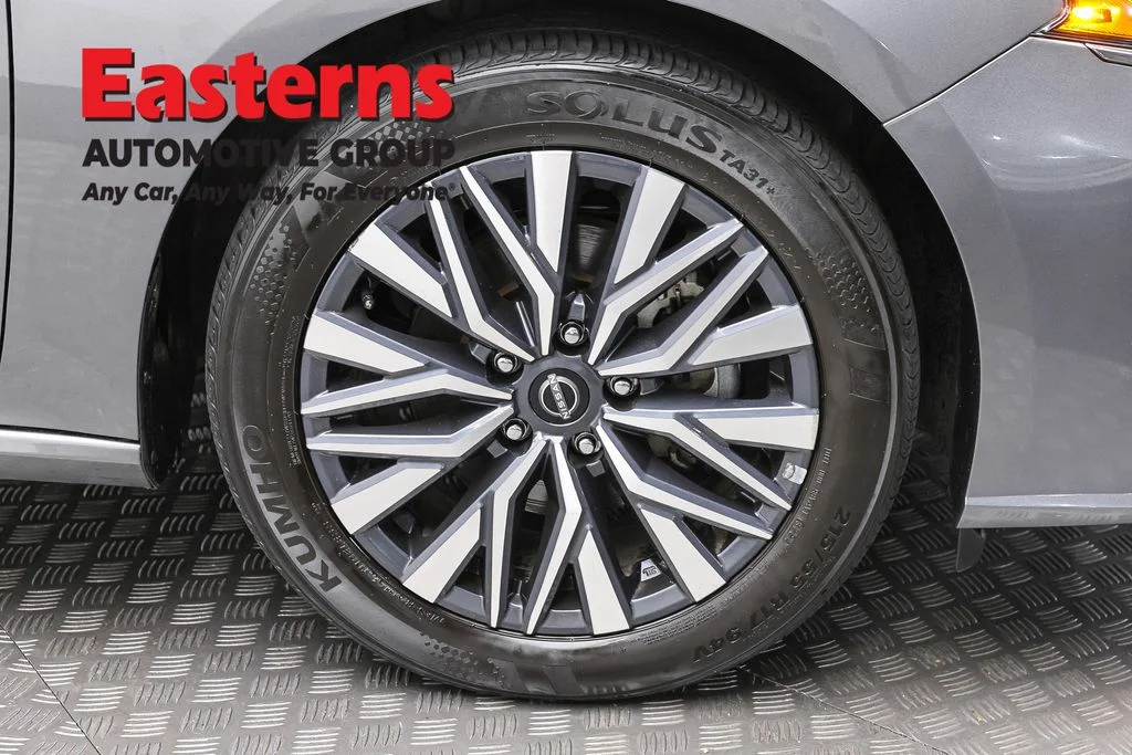 Used 2025 Gray Nissan 2.5 SV image 31