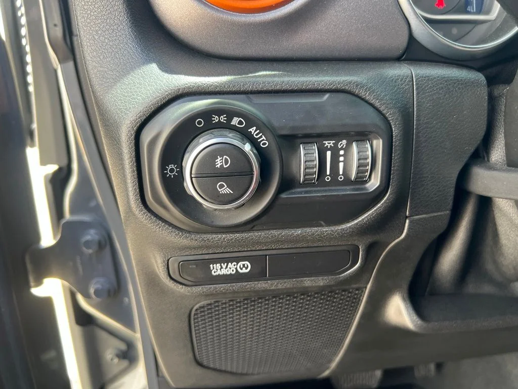 Used 2021 Sting Gray Clearcoat Jeep Mojave image 11