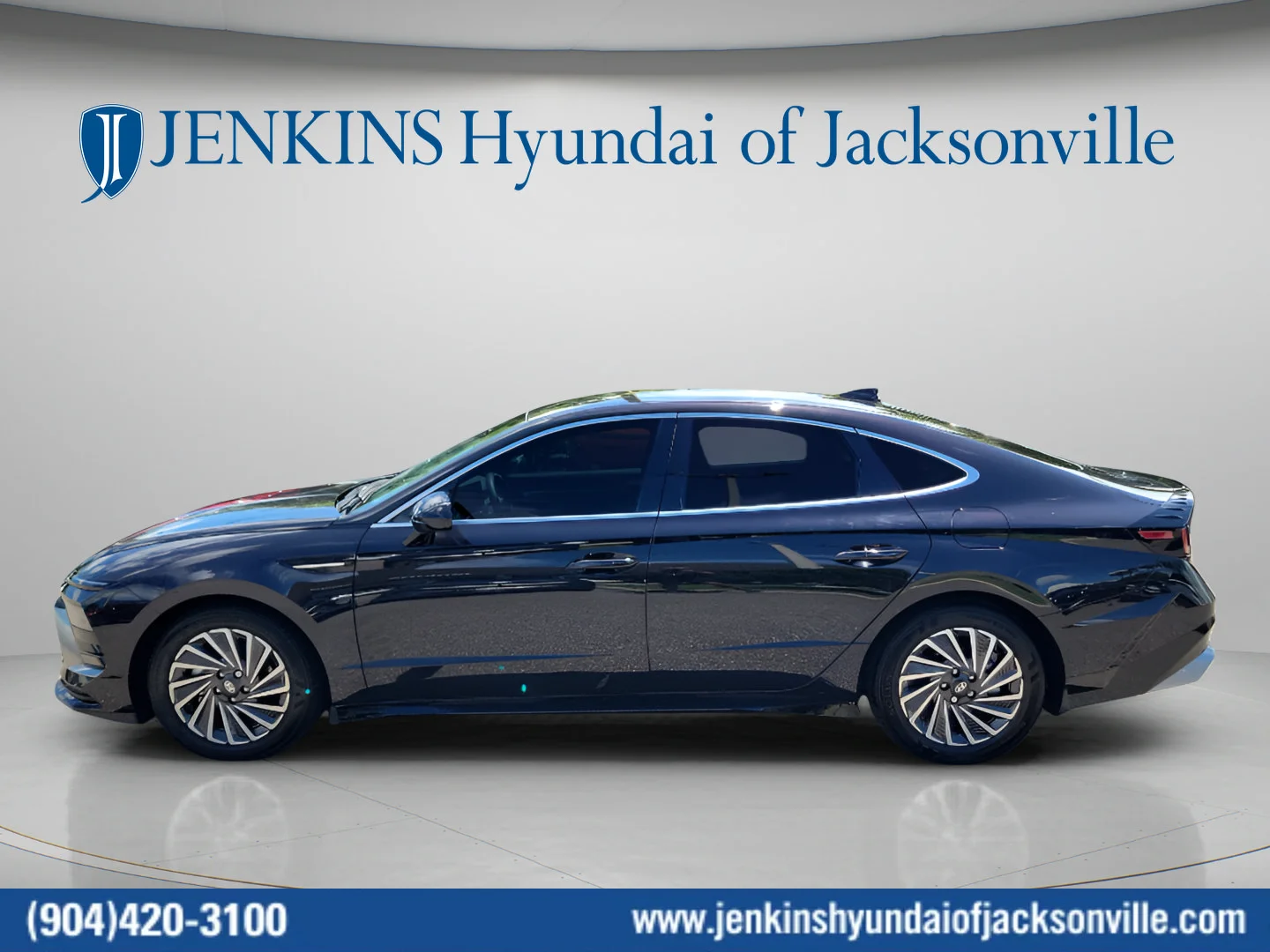 Used 2025 Carbon Blue Hyundai SEL image 6
