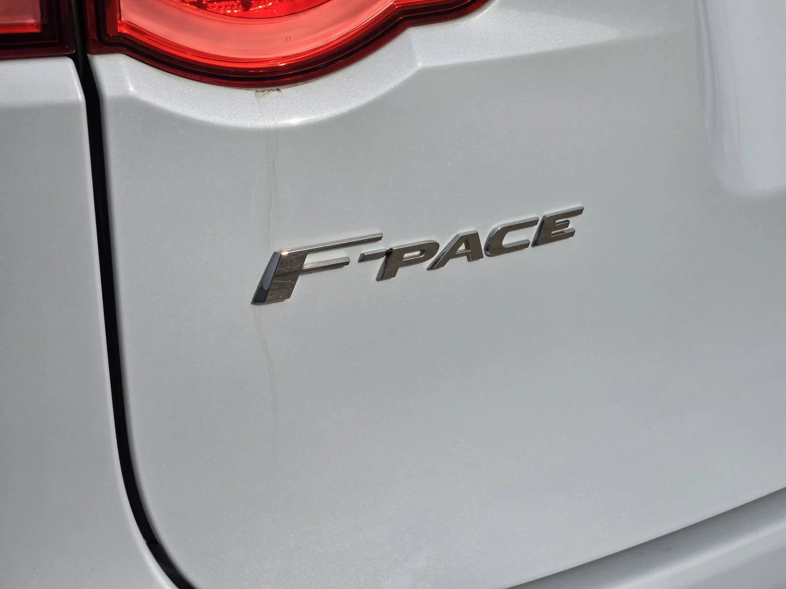 Used 2020 Fuji White Jaguar 25t R-Sport image 8