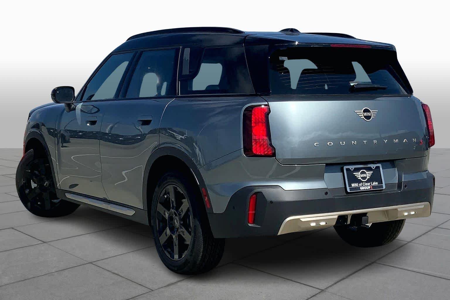 New 2026 Smokey Green Metallic MINI Signature Plus image 12
