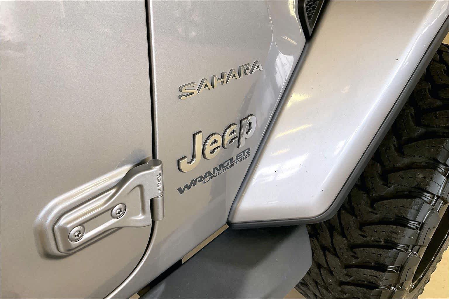 Used 2019 Billet Silver Metallic Clearcoat Jeep Sahara image 31