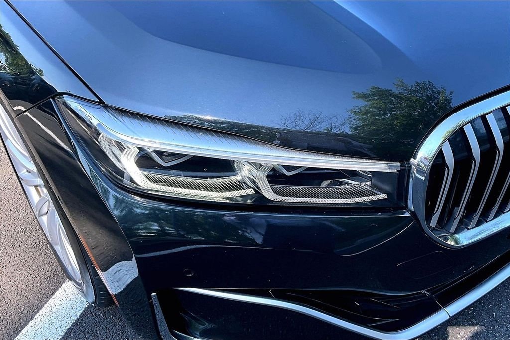 Used 2022 Black BMW 740i image 31