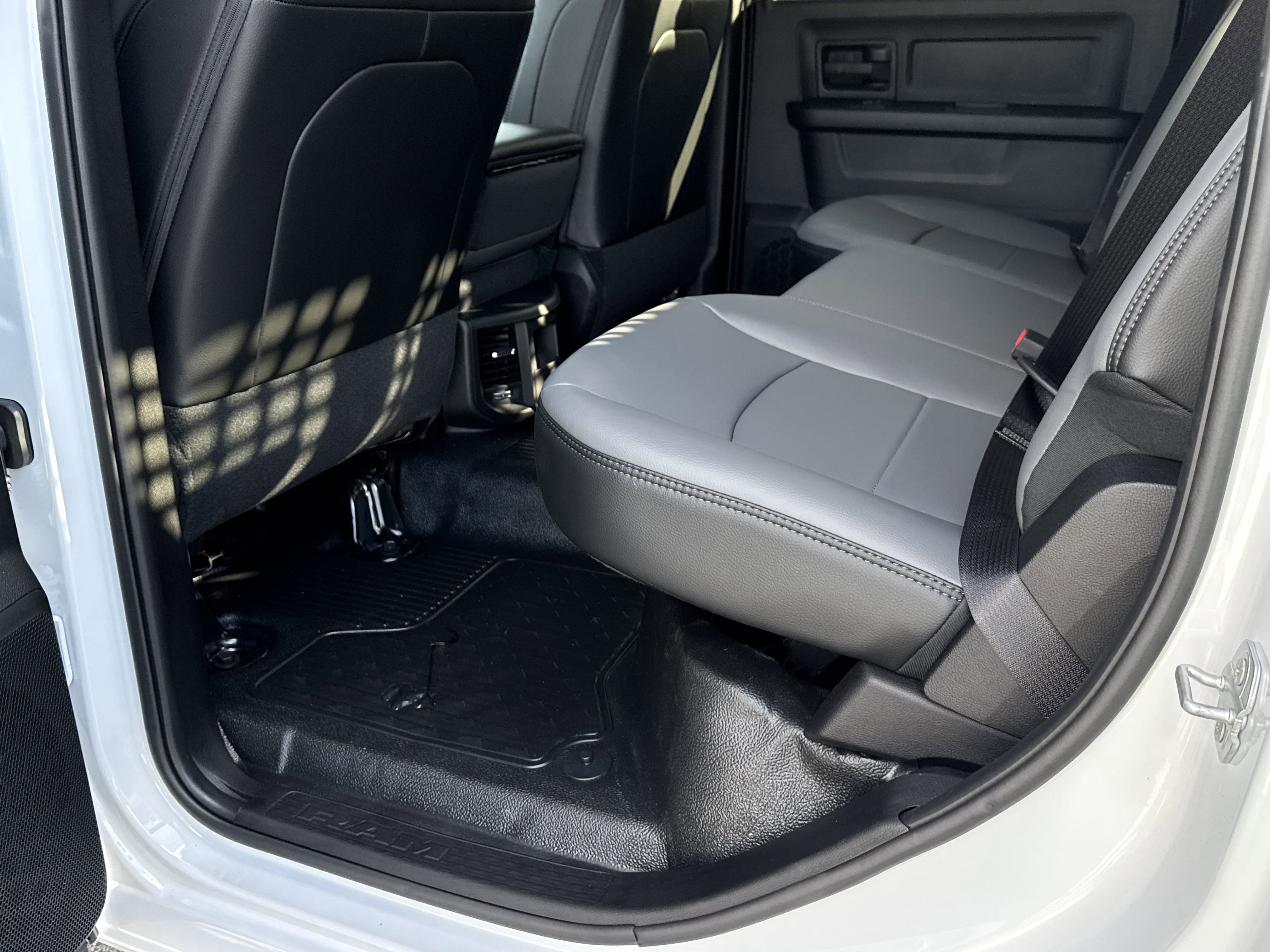 New 2025 Bright White Clearcoat RAM Tradesman image 24